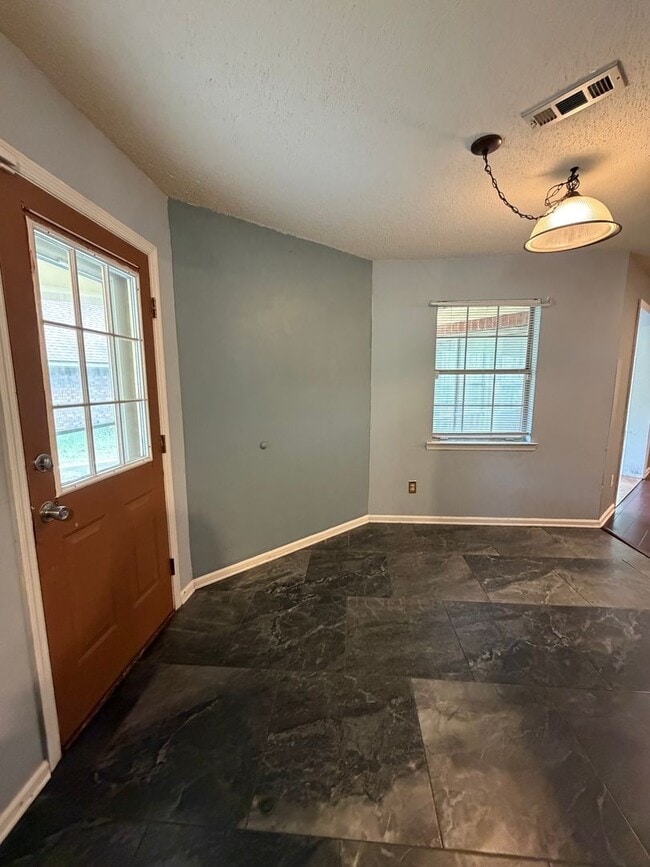 Building Photo - FOR RENT