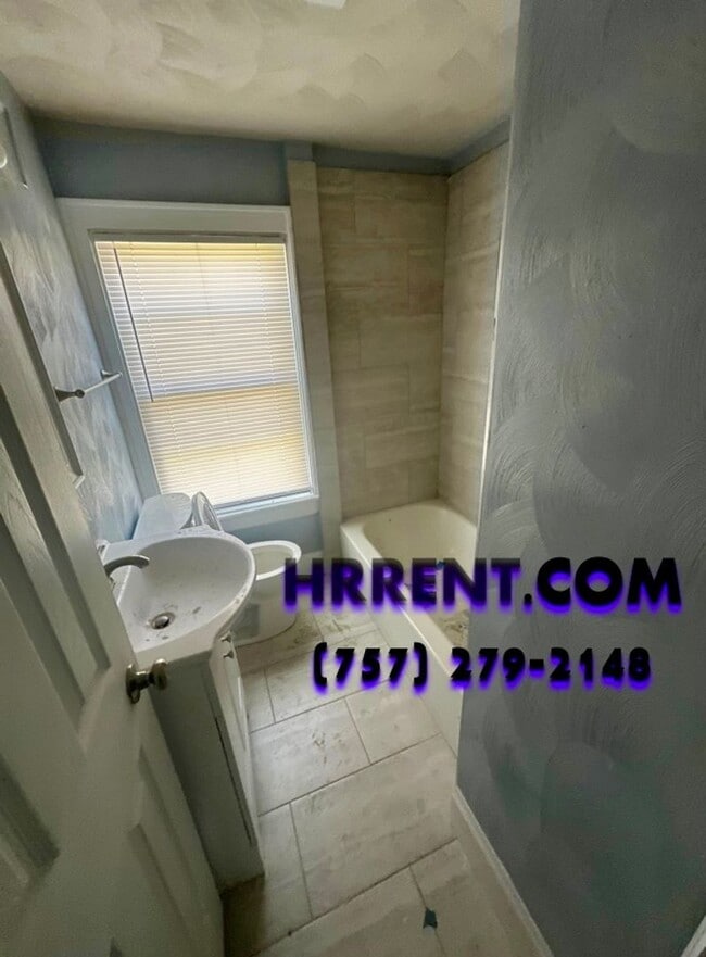 Building Photo - Newly Renovated 4 Bedroom 2 Bathroom 2 Story Home located in the Fairmount Park area of Norfolk!