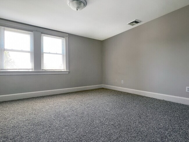 Building Photo - 529 Hildreth St