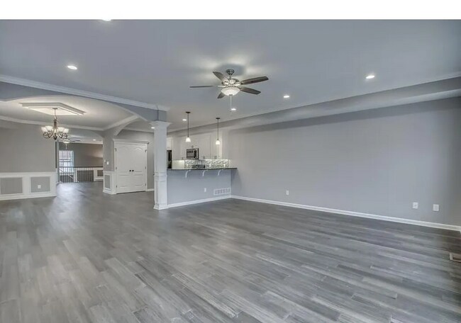 Building Photo - 533 Maple St