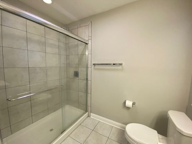Building Photo - 2 Bed 2.5 Bath Townhome Available in Sprin...