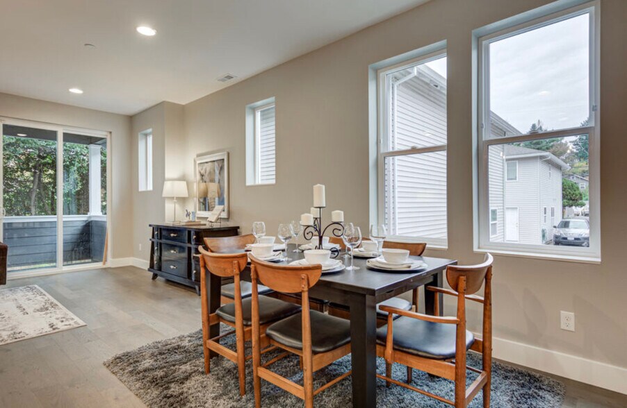 Building Photo - 6049 NE Flanders St