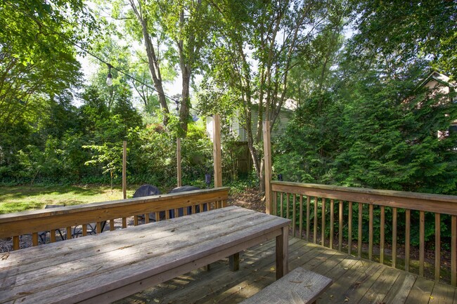 Building Photo - "Charming 3-Bed Oasis in Southern Pines wi...