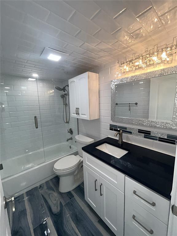 Building Photo - 7625 Sun Island Dr S