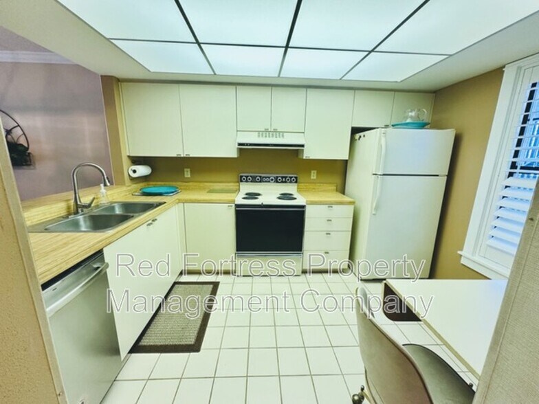 Building Photo - 7113 Quail Run Ct W