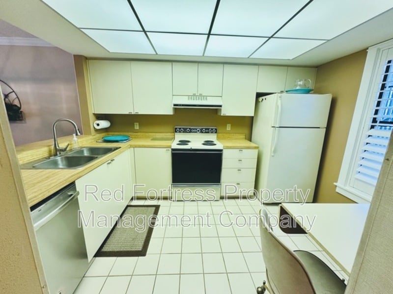 Building Photo - 7113 Quail Run Ct W