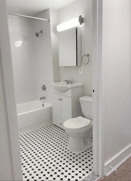 Building Photo - W. W 96th St