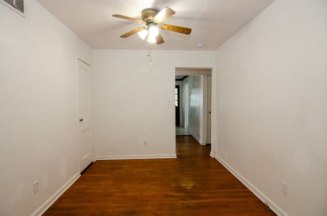 Building Photo - Precious Bungalow Home Rental in Norfolk!