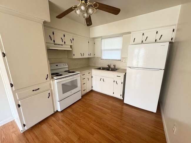 Building Photo - 2601 Live Oak Dr