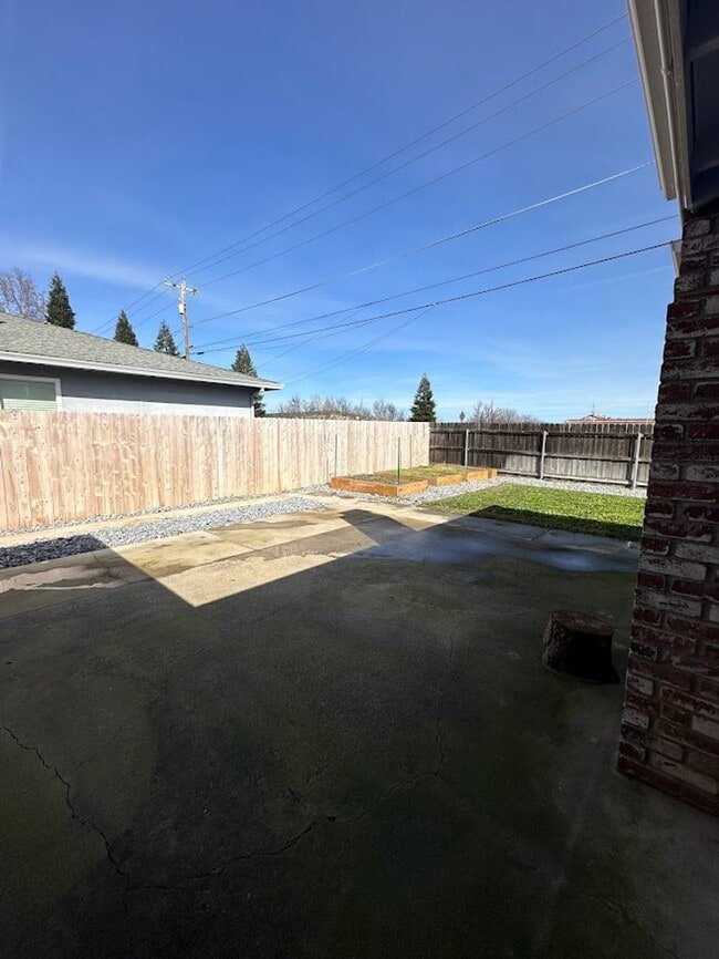 Building Photo - New exterior paint!  LVP flooring! Large y...