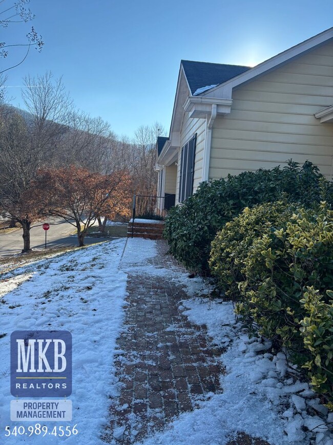 Building Photo - Lovely Ranch in South Roanoke