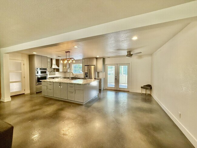 Building Photo - Beautiful country home