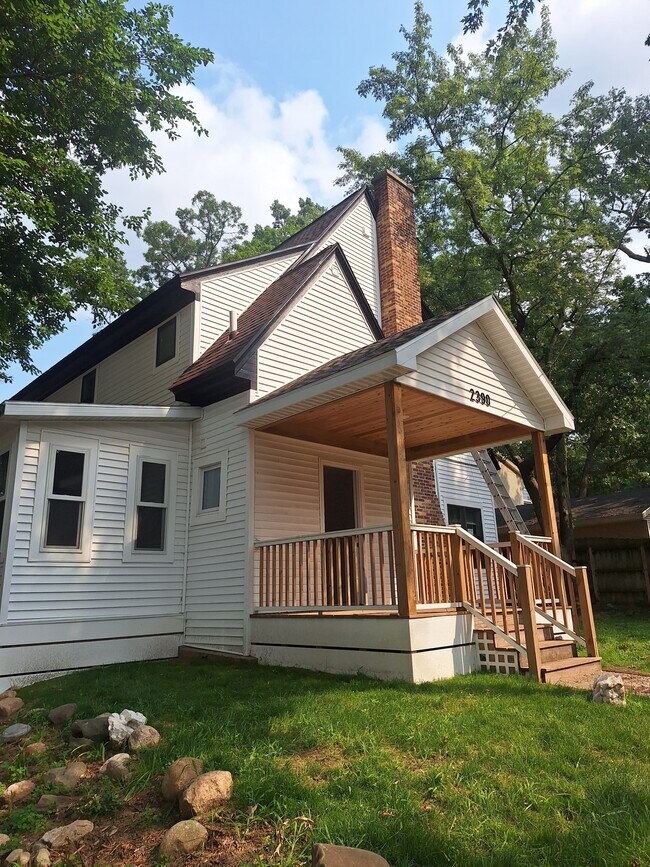 Building Photo - 2390 Crestview Dr SW
