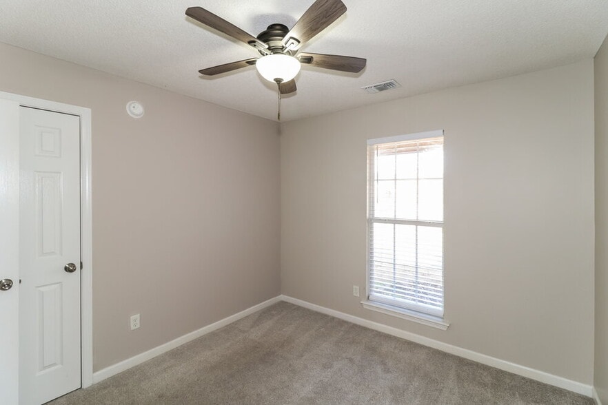 Building Photo - 6179 Sandbourne E