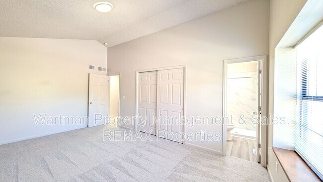 Building Photo - 5480 Mule Deer Dr