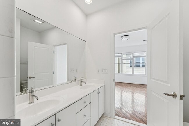 Building Photo - 4410 Longfellow St