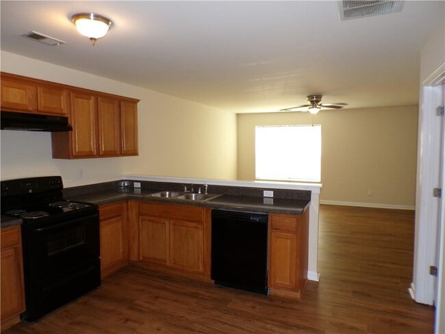 Building Photo - 38 Middlebrook Dr