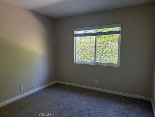 Building Photo - 41 Sparrowhawk
