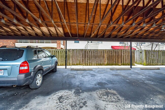 Building Photo - 911 Manor Ln