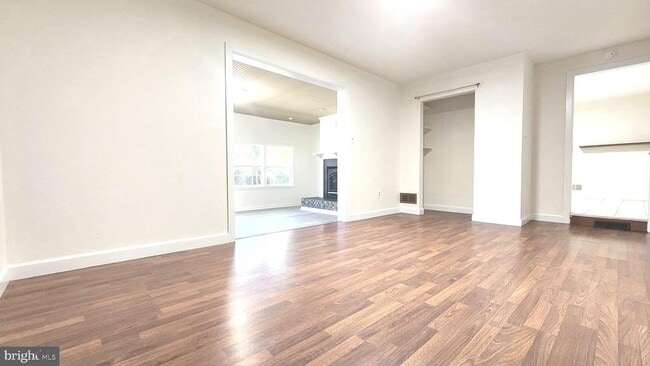Building Photo - 356 Mockingbird Ave