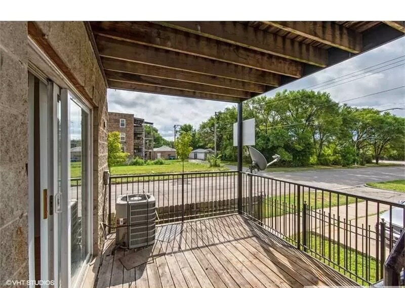 Building Photo - 3905 W Van Buren St