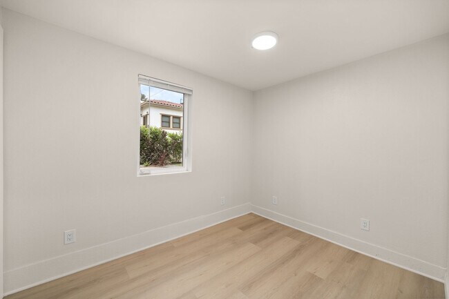 Building Photo - 35-35 Kennebec Ave