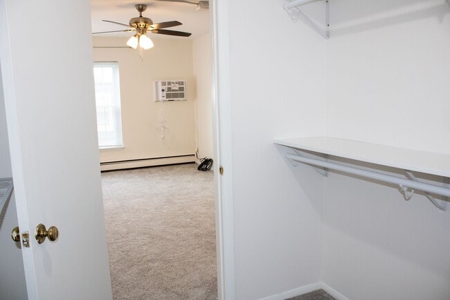 Building Photo - Updated 1 Bedroom Condo in Brown Deer