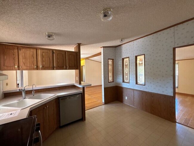 Building Photo - READY TO VIEW NOW! Adorable 3 Bed 2 Bath Home in New River NO HOA