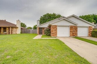Building Photo - 926 Irene St