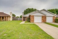 Building Photo - 926 Irene St