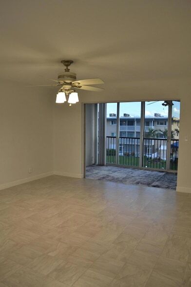 Building Photo - 124 Shore Ct