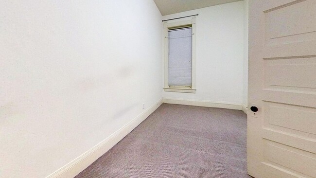 Building Photo - 4113 N Lincoln Ave