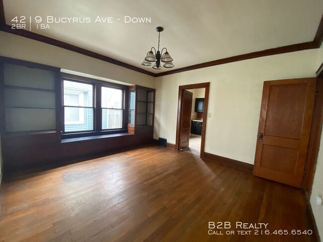 Building Photo - Spacious and ready to call home!