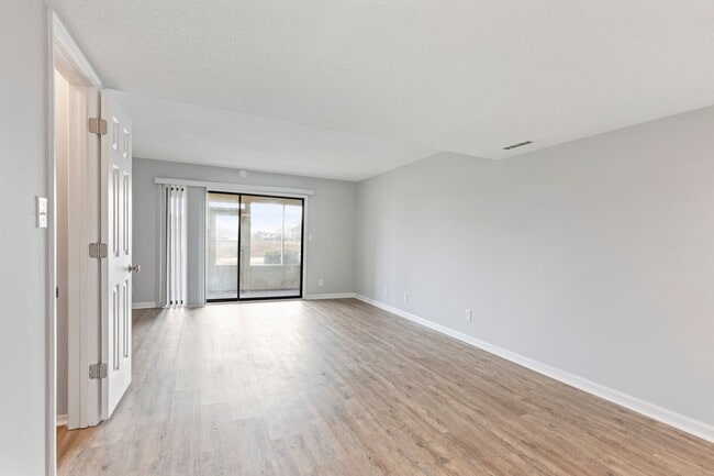 Building Photo - Master Suite with Balcony!!! Completely remodeled 2 level townhome close to the beaches of Surfside!