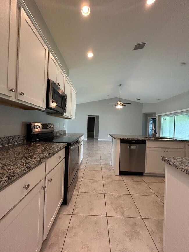 Building Photo - Don't Miss This 4 Bed, 2 Bath Home with Fe...