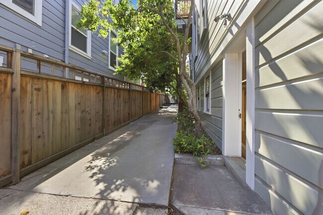 Building Photo - 2570 Folsom St