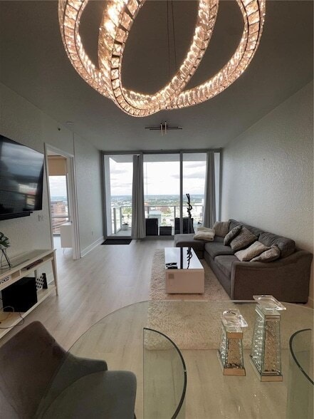 Building Photo - 150 E Robinson St