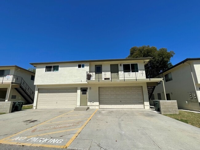 Building Photo - Remodeled 2+1 Townhome in Villa Ventura