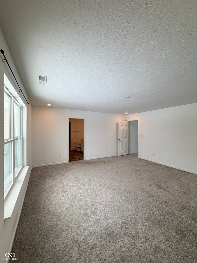 Building Photo - 1184 Lakeshore Dr