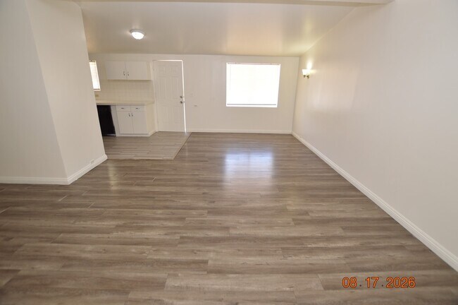 Building Photo - 5617 Evergreen Ave