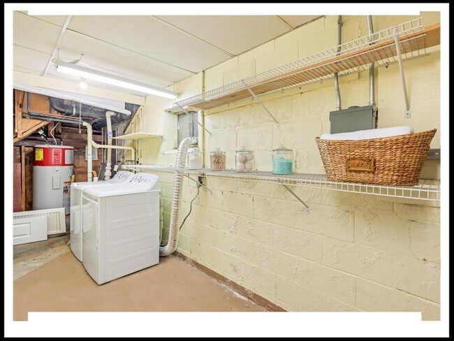 Building Photo - 112 E Lawson St