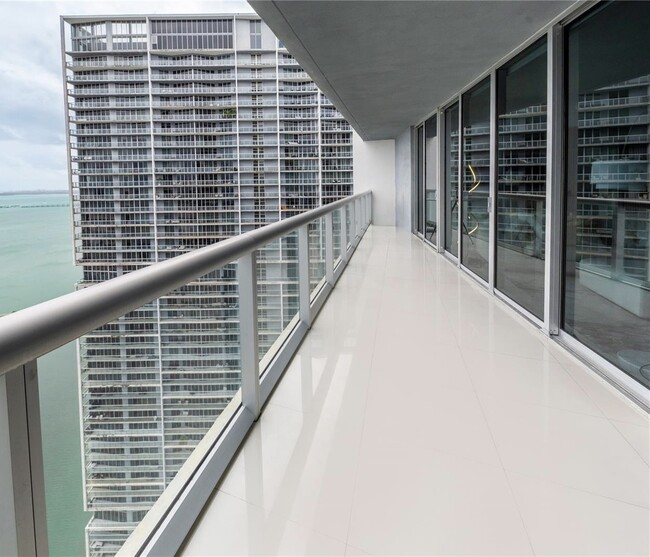 Building Photo - 465 Brickell Ave