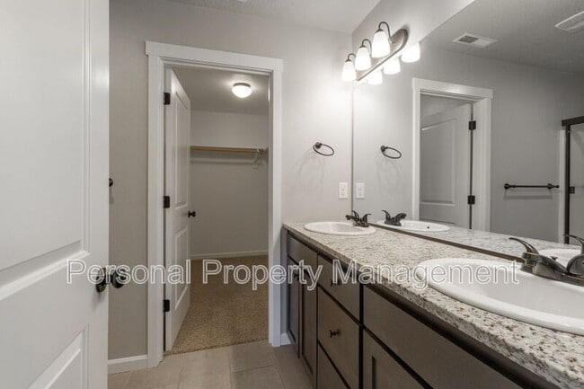 Building Photo - 11212 NE 14th Ct