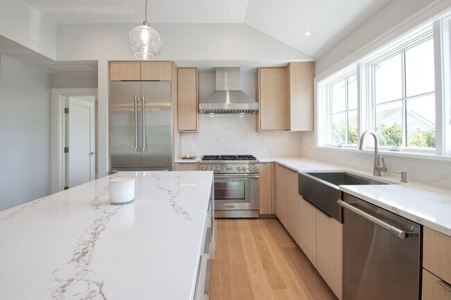 Building Photo - 12 S Elroy Dr