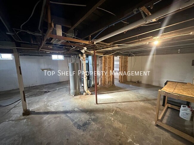 Building Photo - 2319 E 40th Ct