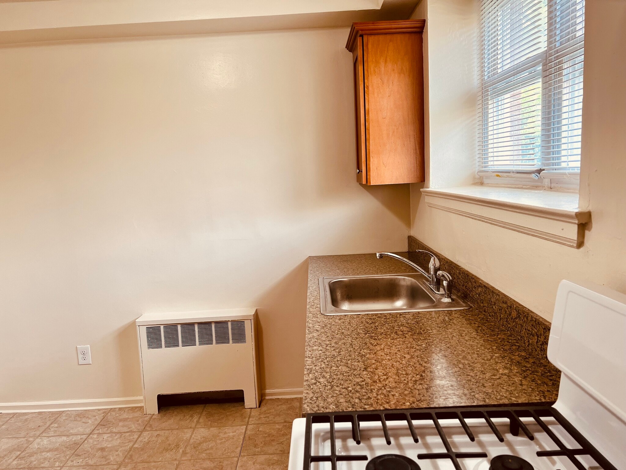 Building Photo - 242 Summit Ave