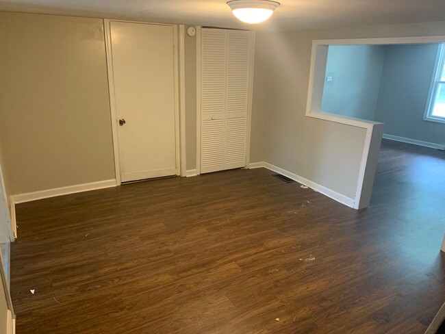 Building Photo - 3 bedroom 1.5 bathroom located in Carlisle...