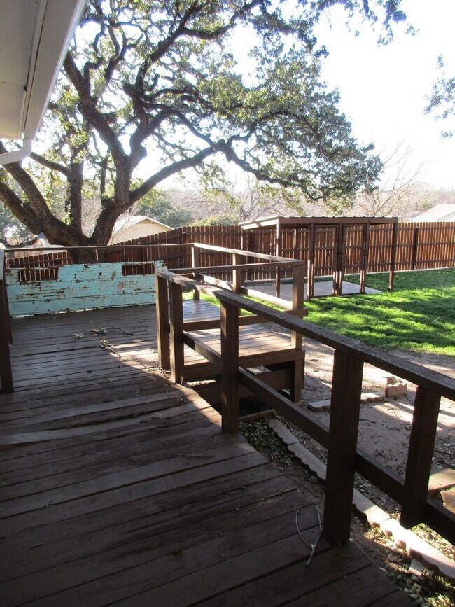 Building Photo - Beautiful 4/3 House for Rent in Lampasas, TX