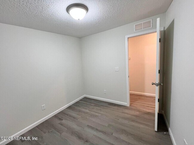 Building Photo - 1961 New Haven Rd