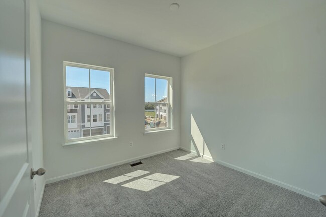 Building Photo - **Spacious 4-Bedroom Townhome in Middletow...